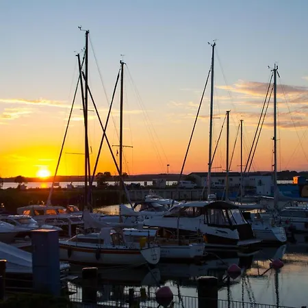 Apartment Mit Seeblick Und Balkon *