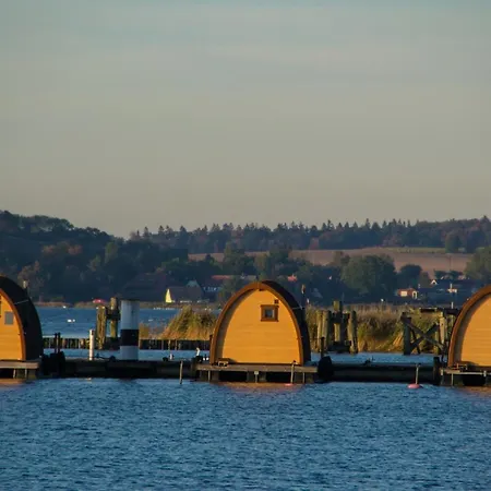 Apartment Mit Seeblick Und Balkon