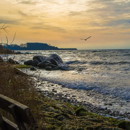 Mit Seeblick Und Balkon דירה