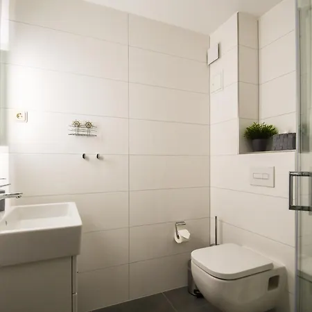 Mit Seeblick Und Balkon Apartment